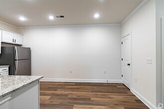 8573 S Park Dr in Bowling Green, KY - Building Photo - Building Photo