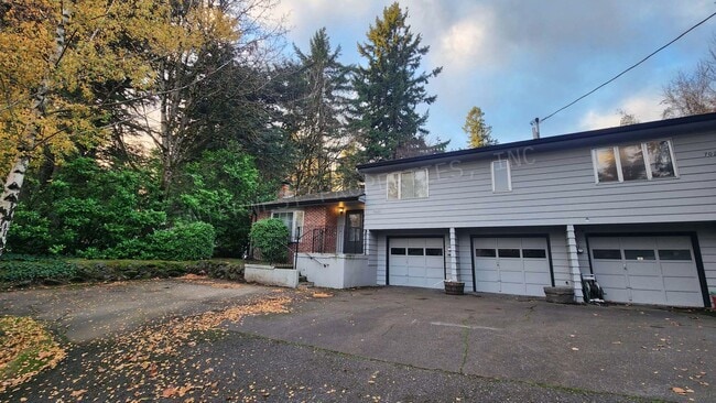 7025-7025 SW Canyon Rd