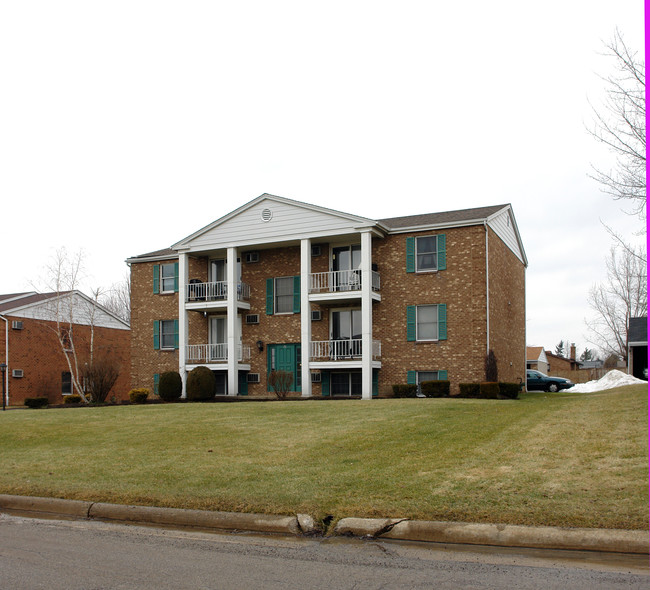 71 Carter Cir in Youngstown, OH - Foto de edificio - Building Photo