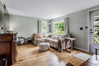 67 Merritt Pl in New Hartford, NY - Building Photo - Building Photo