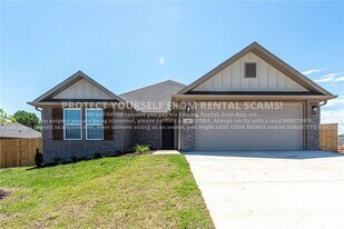 45 W Pitts St in Farmington, AR - Building Photo