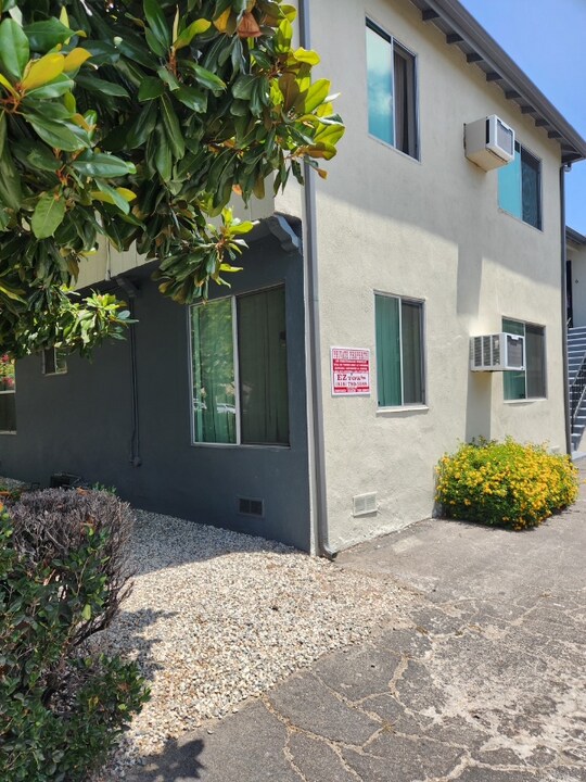 6640 Woodman Ave in Los Angeles, CA - Building Photo