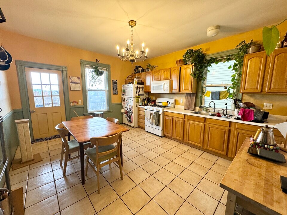 16 Fisher Ave, Unit 2 in Boston, MA - Foto de edificio