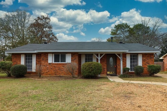 property at 4667 Ray Dr
