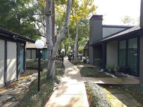 14343 Torrey Chase Blvd in Houston, TX - Building Photo - Building Photo