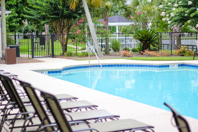 The Retreat at Grande Lake Apartments in Brunswick, GA - Foto de edificio - Building Photo