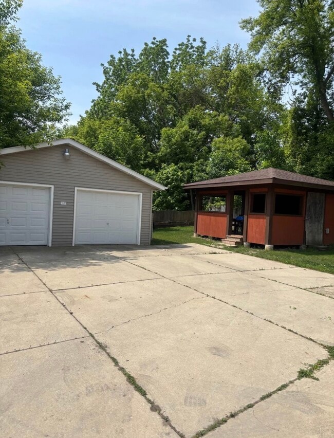 1023 44th St in Kenosha, WI - Foto de edificio - Building Photo