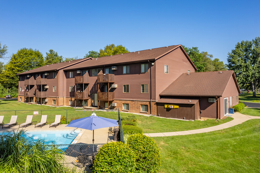 Chestnut Hills Apartments in Kalamazoo, MI - Building Photo