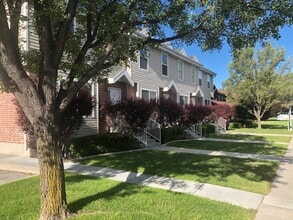 221 W 2230 N in Provo, UT - Foto de edificio - Building Photo
