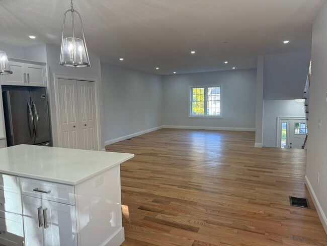 8 Elton St in Worcester, MA - Foto de edificio - Building Photo