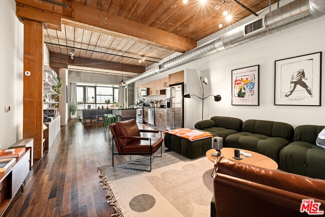 property at 530 S Hewitt St