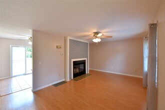 102 Meadow Dr in Seneca, SC - Building Photo - Building Photo