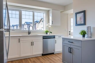 Maple Crest in Edmonton, AB - Building Photo - Building Photo