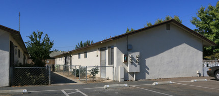 1405 Eucalyptus Ave in Newman, CA - Foto de edificio - Building Photo