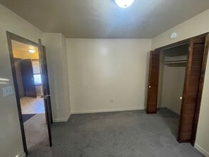 355-2 11th St, Unit 355 11th St FLR-2 in Monaca, PA - Foto de edificio - Building Photo