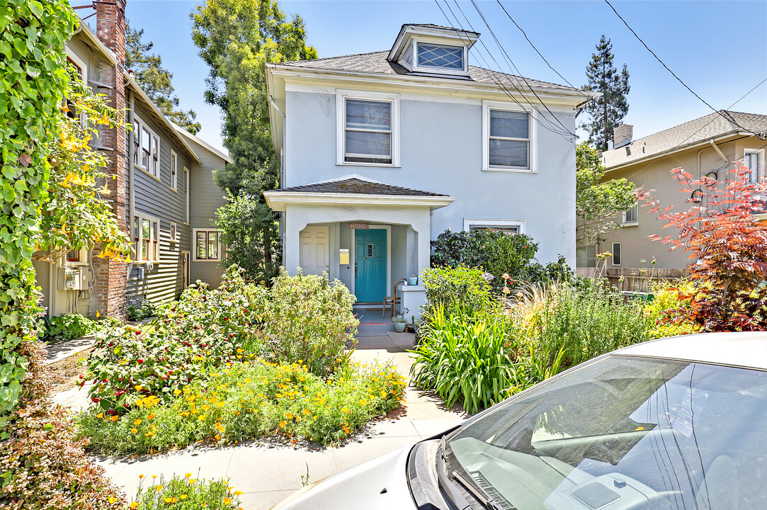 6053 Harwood Ave in Oakland, CA - Building Photo