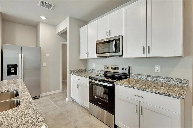 5788 SE Edgewater Cir in Stuart, FL - Building Photo