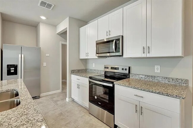 5788 SE Edgewater Cir