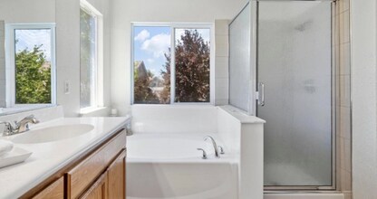 3957 Chateau Ln in Tracy, CA - Foto de edificio - Building Photo