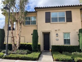 104 Rose Arch in Irvine, CA - Building Photo