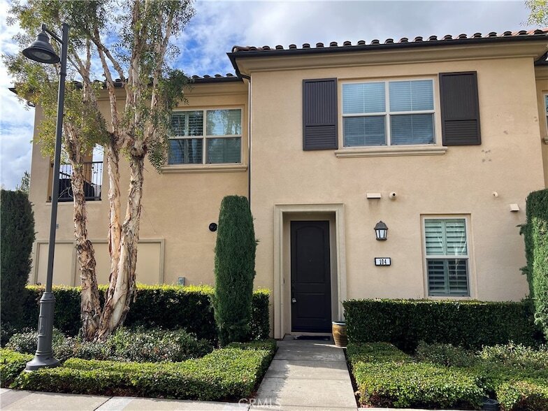 104 Rose Arch in Irvine, CA - Building Photo