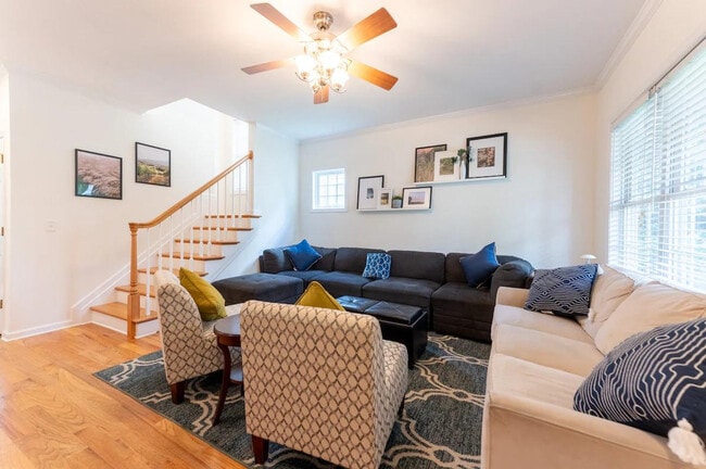 property at 913 Raymond Rd