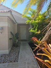 900 Savannah Falls Dr in Weston, FL - Building Photo - Building Photo