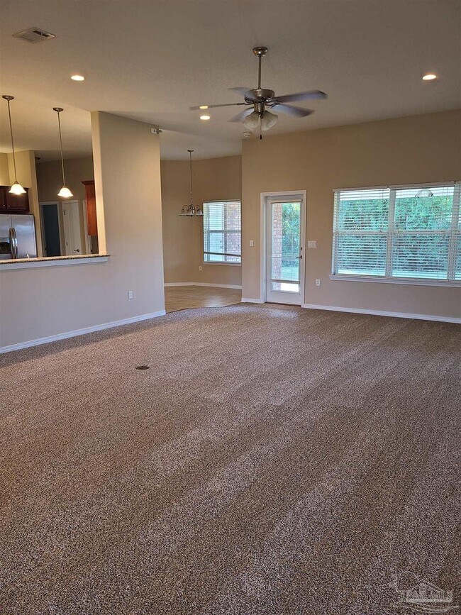 9685 Misty Meadow Ln in Navarre, FL - Building Photo - Building Photo