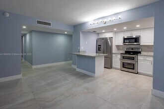 20350 W Country Club Dr in Aventura, FL - Building Photo - Building Photo