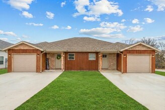 11 Kimberling Blvd in Kimberling City, MO - Building Photo - Building Photo