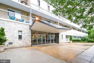 730 24th St NW in Washington, DC - Building Photo - Building Photo