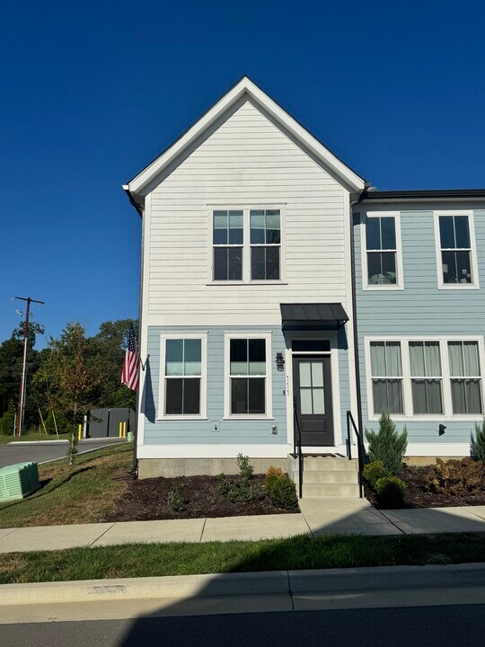 111 Stella Dr in Nashville, TN - Foto de edificio