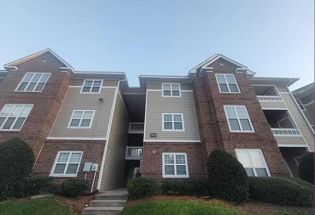 9810 Campus Walk Ln in Charlotte, NC - Building Photo - Building Photo