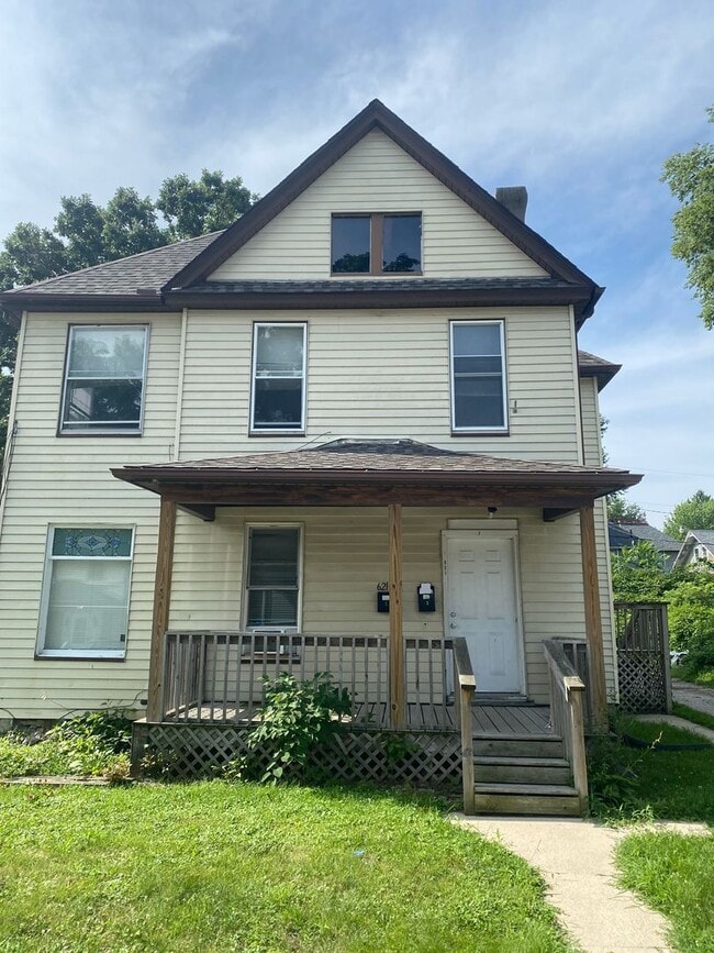 property at 621 Douglas Ct
