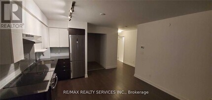 120 Varna Dr in Toronto, ON - Building Photo - Building Photo