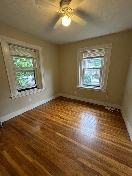 592 Washington St, Unit 592 in Brookline, MA - Building Photo