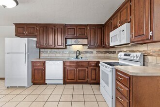 2344 Canter Ln in Ashwaubenon, WI - Building Photo - Building Photo