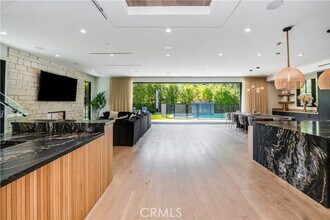 5517 Allott Ave in Los Angeles, CA - Building Photo - Building Photo