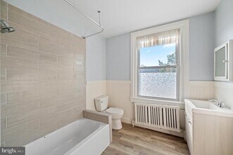 834 W Lancaster Ave in Bryn Mawr, PA - Building Photo - Building Photo