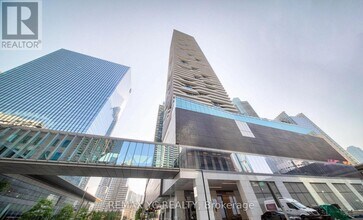 100 Harbour St in Toronto, ON - Building Photo - Building Photo