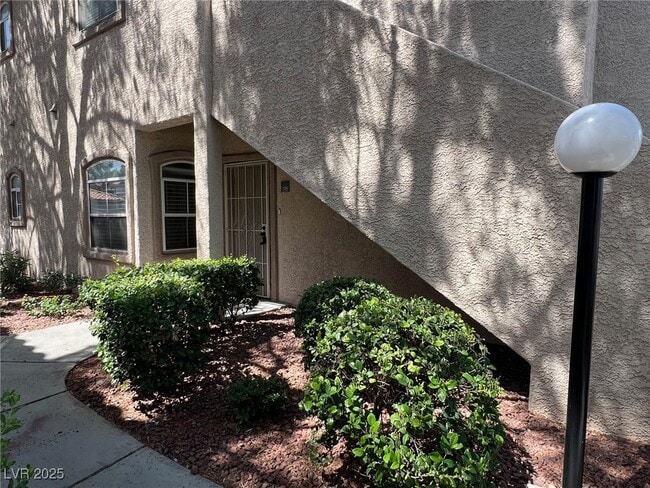 5415 W Harmon Ave in Las Vegas, NV - Building Photo - Building Photo