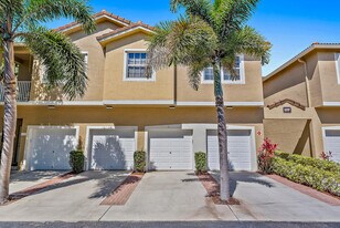 117 Lighthouse Cir in Tequesta, FL - Building Photo
