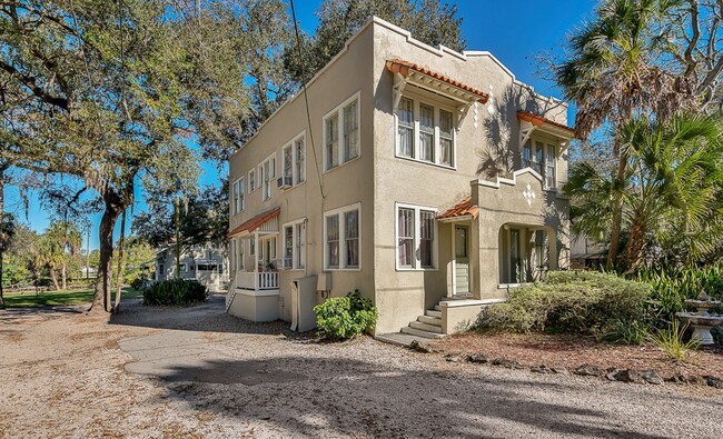 Villa Del Rio in Tampa, FL - Building Photo - Primary Photo