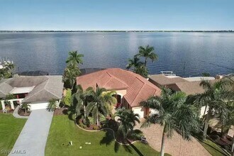 3115 SE 22nd Pl in Cape Coral, FL - Building Photo - Building Photo