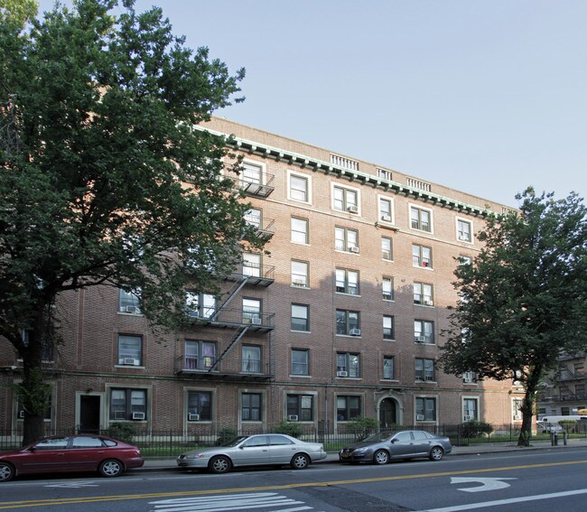 734 Ocean Ave in Brooklyn, NY - Foto de edificio - Building Photo