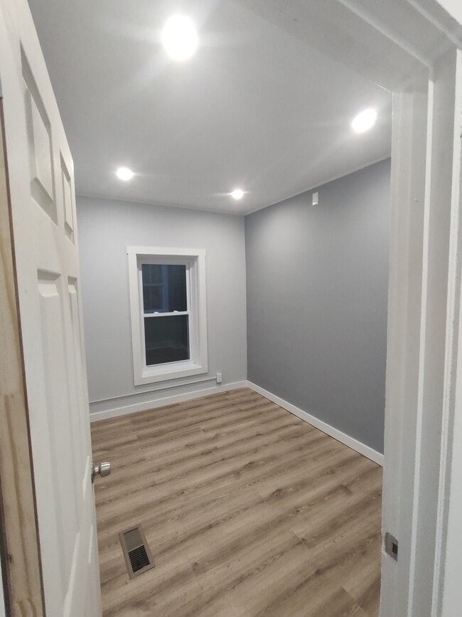 142 High St, Unit #1 in Hardwick, VT - Building Photo - Building Photo