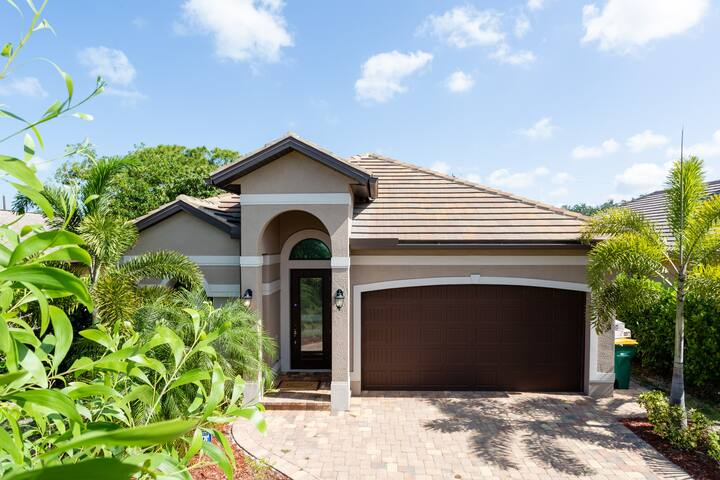 833 109th Ave N in Naples, FL - Building Photo