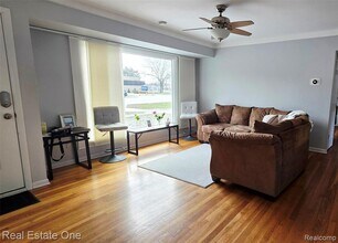 4217 Crooks Rd in Royal Oak, MI - Building Photo - Building Photo