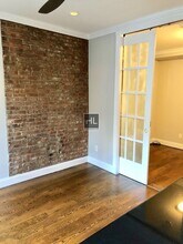 East 50th Street, Unit 2B in New York, NY - Foto de edificio - Building Photo