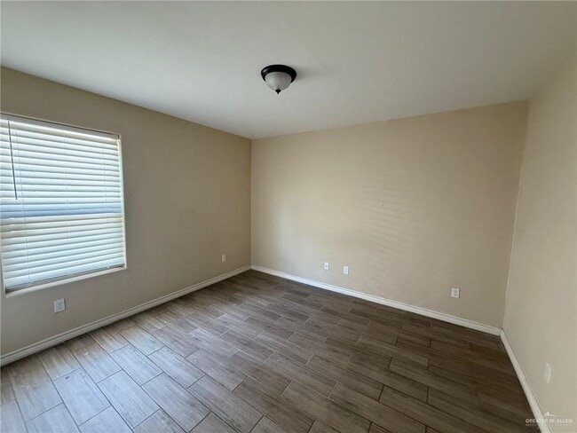 6 E Eisenhower Ave in Alton, TX - Building Photo - Building Photo